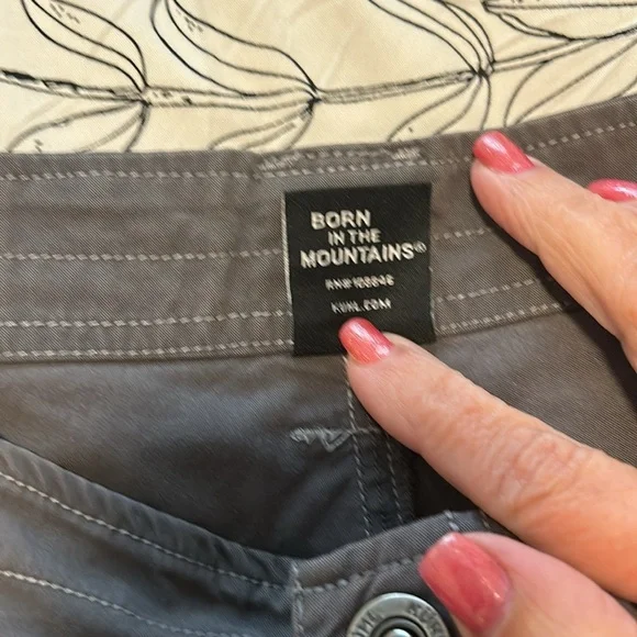 Women’s Kuhl shorts size 2. Perfect condition - Picture 3 of 8